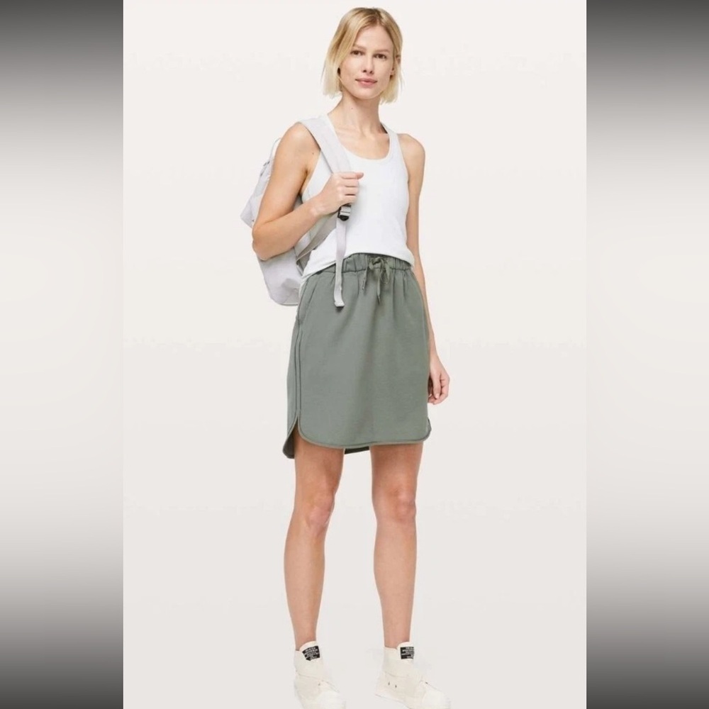 Lululemon Athletica Sage Mini Midi Athletic On the Fly Skirt Size 4 Small